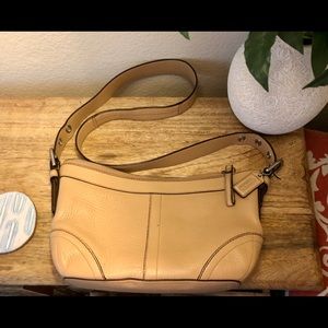 Coach East West pebble leather bag co882-F12321